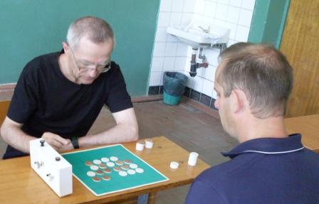 Играют в. Хлебников и А. Кривошеев