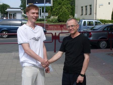 В. Хлебников во всем черном, А. Ломазкий - в белом